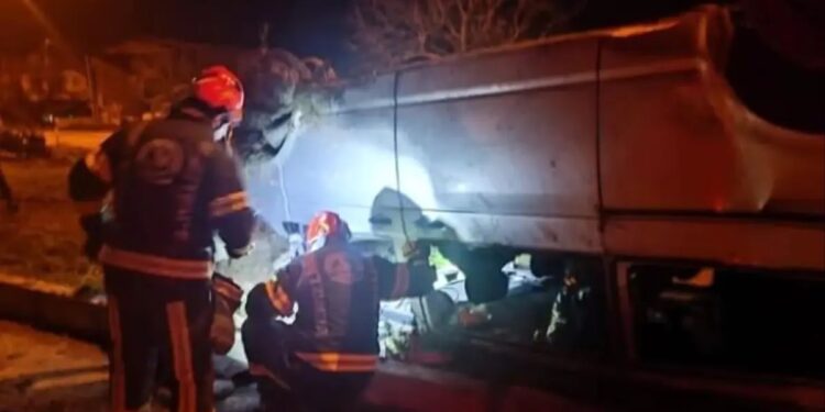 Avtomobil yol kənarına aşdı: 1 yaralı