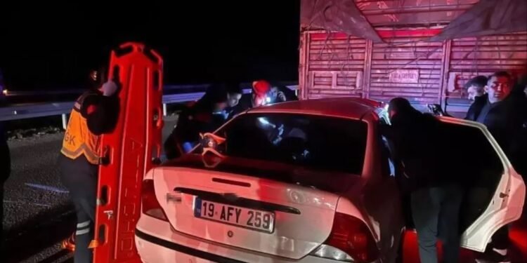 Minik avtomobili TIR-a çırpıldı