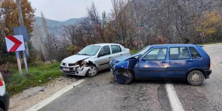 İki avtomobil toqquşdu: 1 yaralı