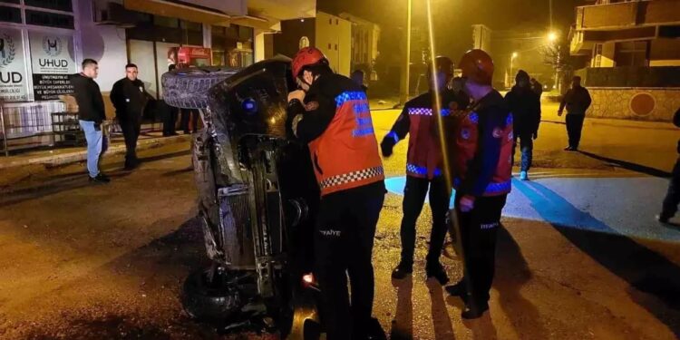Avtomobil beton hasara çırpılaraq aşdı