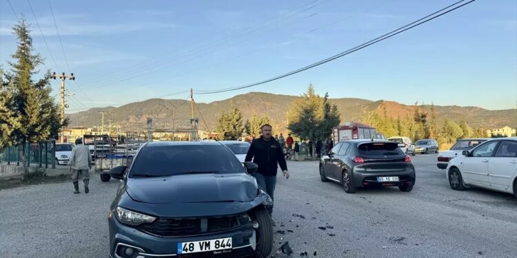 İki avtomobil toqquşdu: 5 yaralı