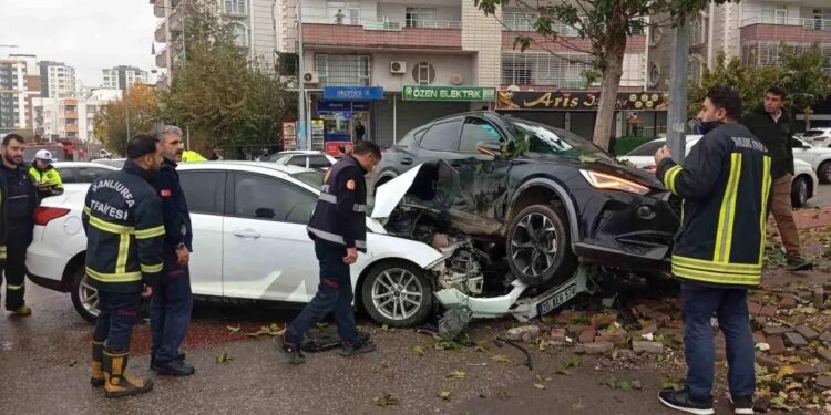 İki avtomobil toqquşdu: 2 yaralı