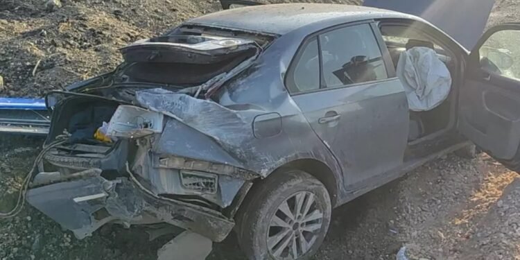 Avtomobil yol kənarına aşdı: Sürücü yaralandı