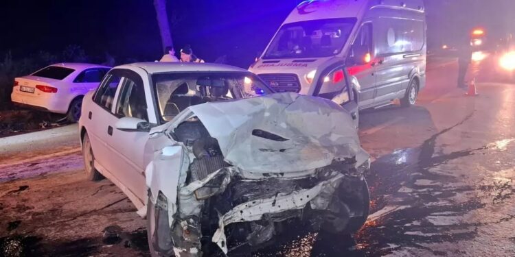 İki avtomobil toqquşdu: 6 yaralı
