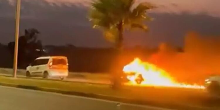 Hərəkətdə olan avtomobil yandı