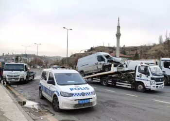 İki avtomobil toqquşdu: 1 ölü, 3 yaralı