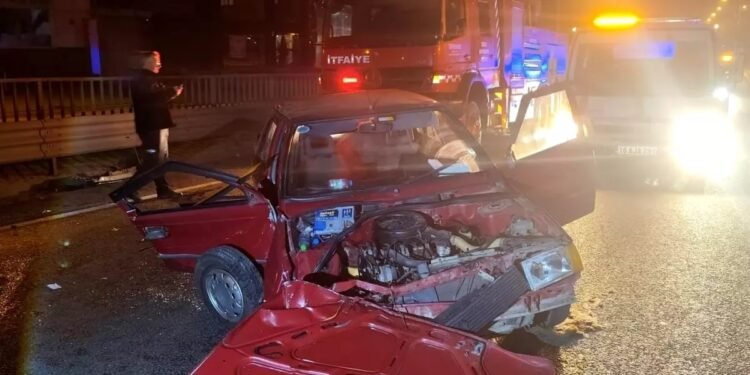 Avtomobil baryerə çırpıldı: 2 yaralı