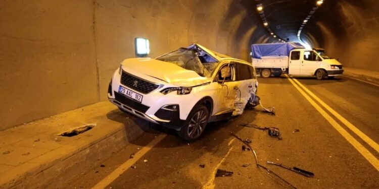 Bir yerdə iki fərqli qəza : 1 ölü, 3 yaralı