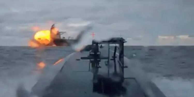 Ukrayna Xəzərdə iki gəmini vurdu