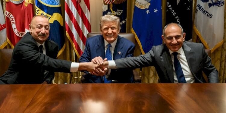 DW: Tramp yalnız Bakı və İrəvan arasında sülh yarada bilib