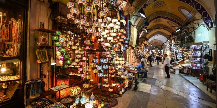 İstanbulun gəzərək kəşf edin : Dünya memarlığının əsrarəngiz inciləri