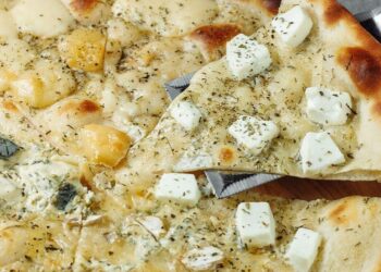 Ən dadlı 4 pendirli pizza hazırlanması