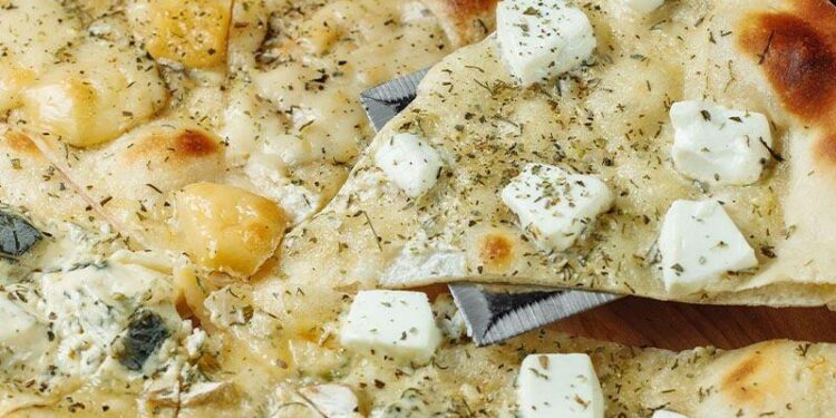 Ən dadlı 4 pendirli pizza hazırlanması