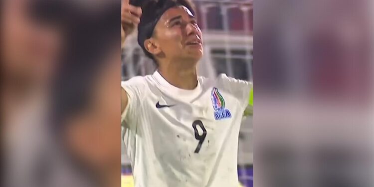 Qolunu vəfat edən anasına həsr etdi - VİDEO