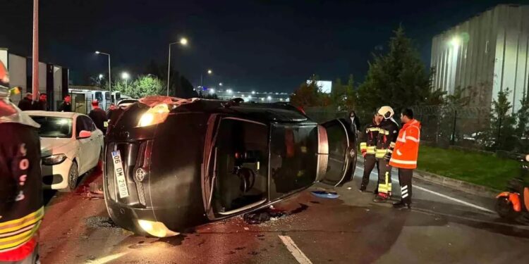 Avtomobil parklanmış vəziyyətdə olan avtomobilə çırpılaraq aşdı