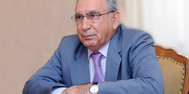 Ramiz Mehdiyev Prezidentin fotoqrafına necə mane olub?