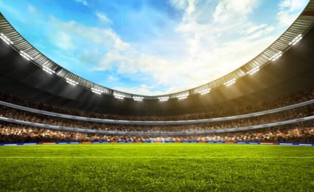 Azərbaycanda azarkeşlər meydana daxil olaraq futbolçuları döydülər