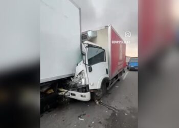 Bakıda iki yük maşını toqquşdu – VİDEO