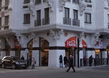 “Kontakt home”da cinayət – Arvad qaçdı, əri əlində bıçaqla qovdu