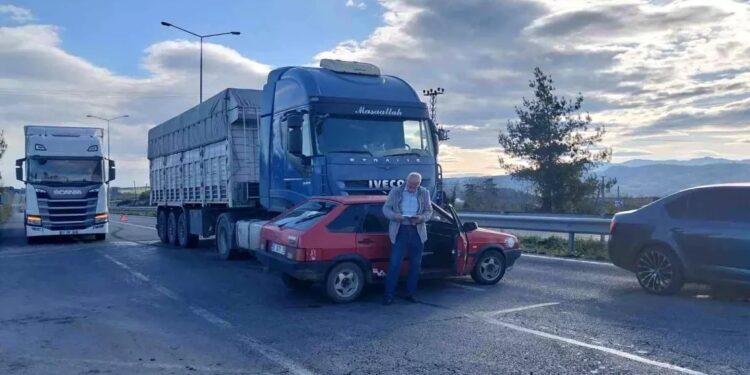 TIR və minik avtomobili toqquşdu