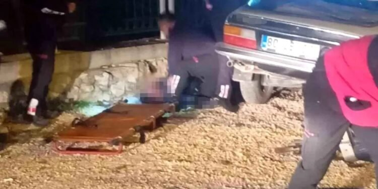 Minik avtomobil parklanmış yük maşınına çırpıldı: 1 ölü, 2 yaralı