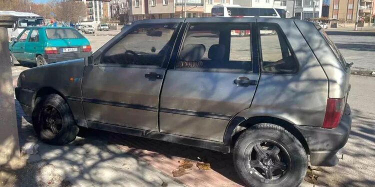 Minik avtomobili piyadanı vurdu