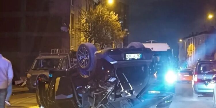 İki avtomobilə çırpılan avtomobil aşdı: 1 yaralı