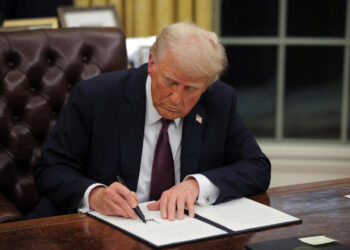 Tramp gündə 12 saat işləyir