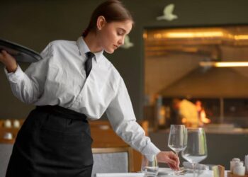 Türkiyədə restoranlarda servis haqqı ləğv edildi