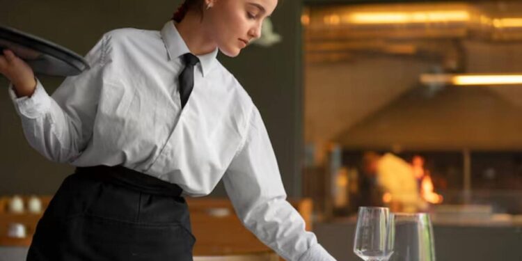 Türkiyədə restoranlarda servis haqqı ləğv edildi