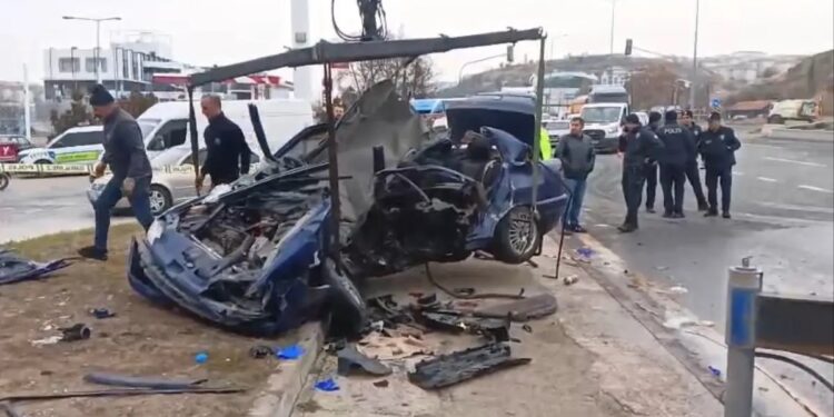 Minik avtomobili və mikroavtobus toqquşdu: 1 ölü, 3 yaralı