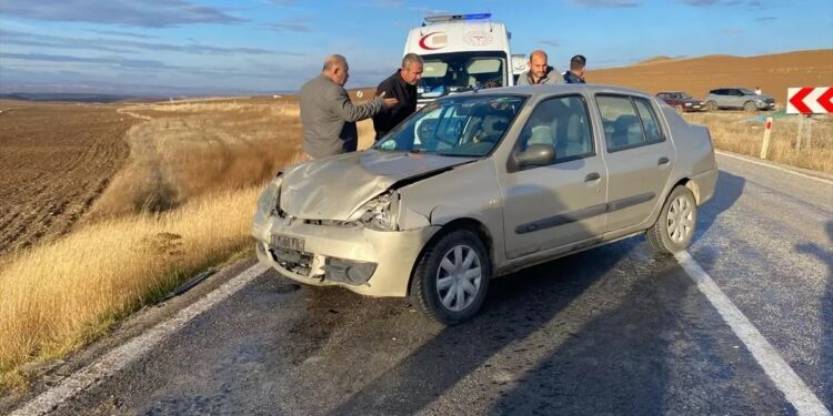 İki avtomobil toqquşdu: 2 yaralı