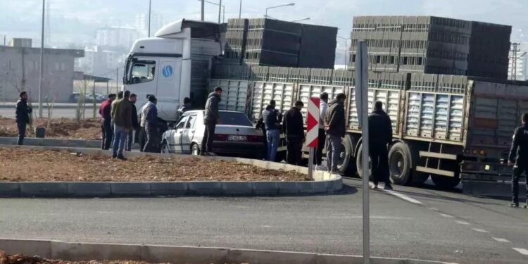 Minik avtomobili TIR-ın qoşqusuna çırpıldı