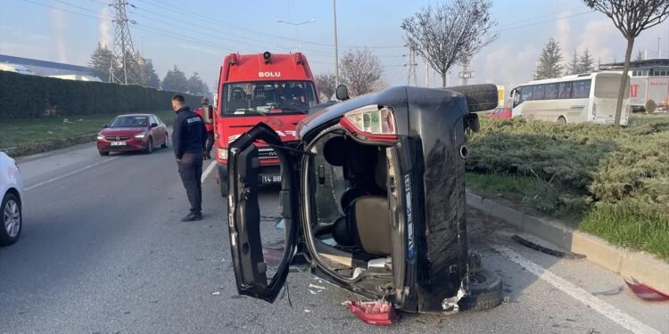 Avtomobil aşdı: Sürücü yaralandı