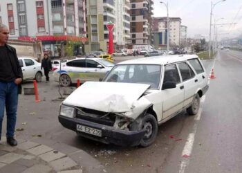 İki avtomobil toqquşdu: 2 yaralı