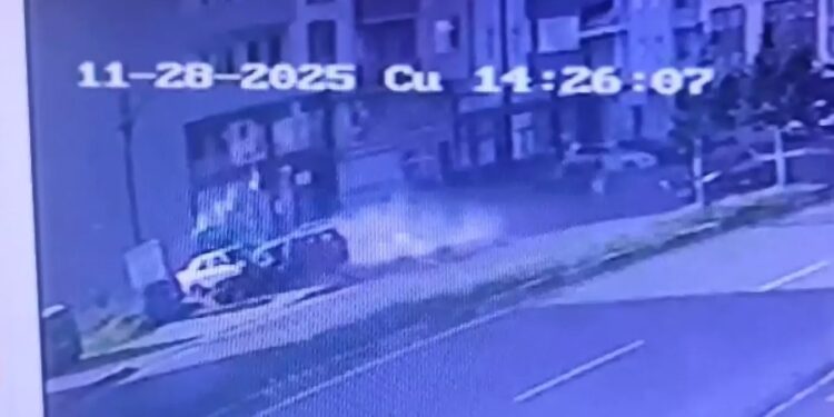 Avtomobil nənə və iki nəvəni vurdu