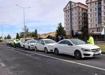 2 avtomobil toqquşdu: 4 yaralı