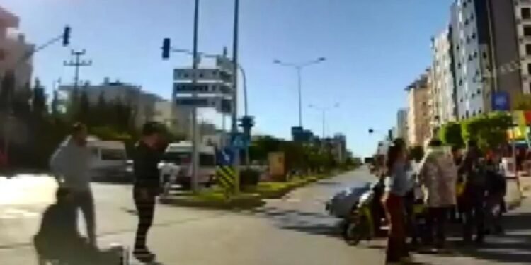 Minik avtomobili və motosiklet toqquşdu: 1 yaralı