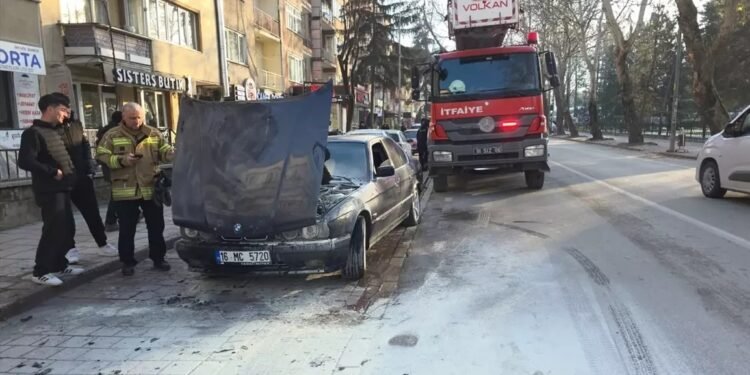 Hərəkətdə olan avtomobil yandı