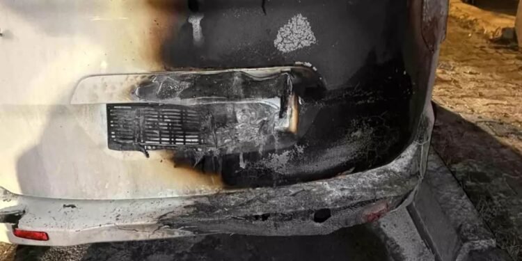 Parklanmış vəziyyətdə olan 2 avtomobil yandı