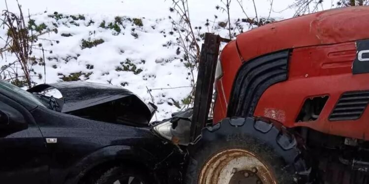 Minik avtomobili və traktor toqquşdu: 1 yaralı