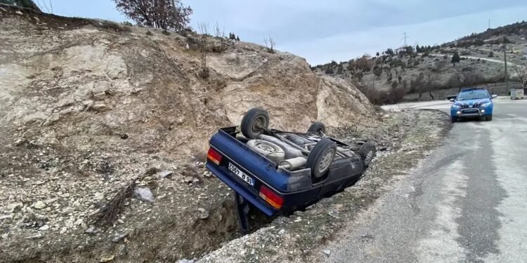 Avtomobil aşdı: 2 yaralı