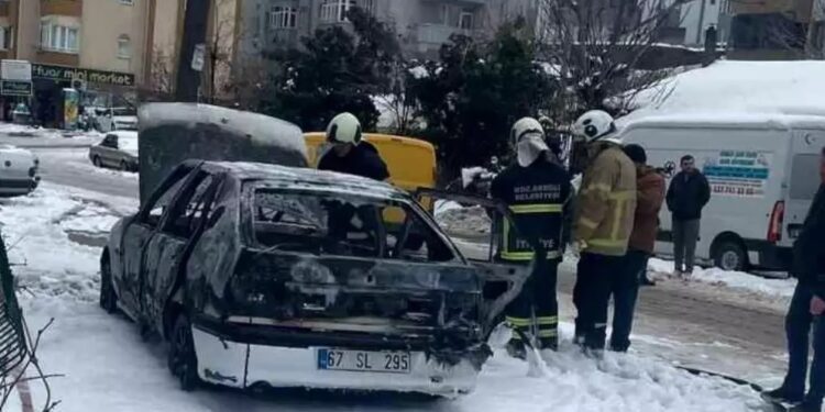 Parklanmış vəziyyətdə olan avtomobil yandı