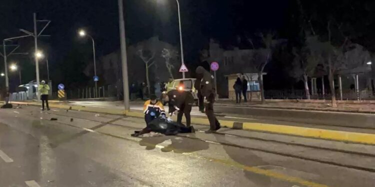 Minik avtomobilini piyadaların üzərinə sürdü: 3 ölü