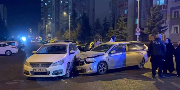 İki avtomobil toqquşdu: 1 yaralı