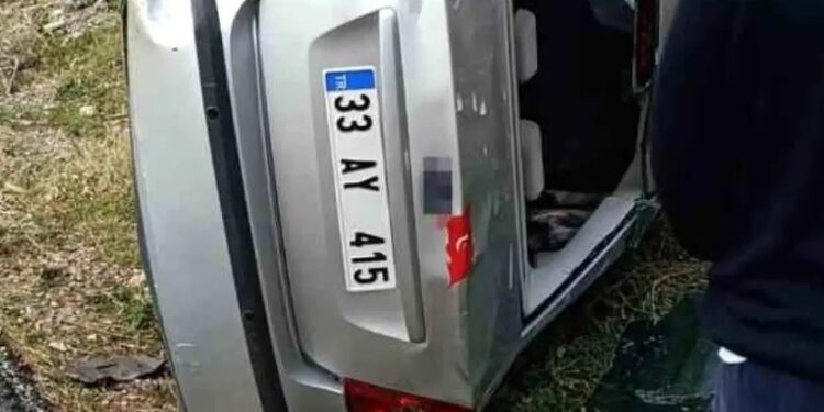İdarəetməni itirən sürücü avtomobili aşırtdı