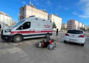 Minik avtomobili və motosiklet toqquşdu