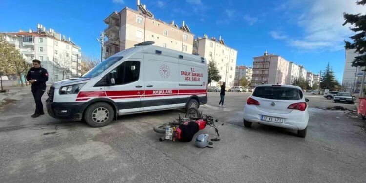 Minik avtomobili və motosiklet toqquşdu