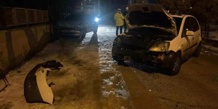 Avtomobil parklanmış vəziyyətdə olan avtomobillərə çırpıldı