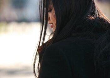 35 yaşlı qadın evində ölü TAPILDI